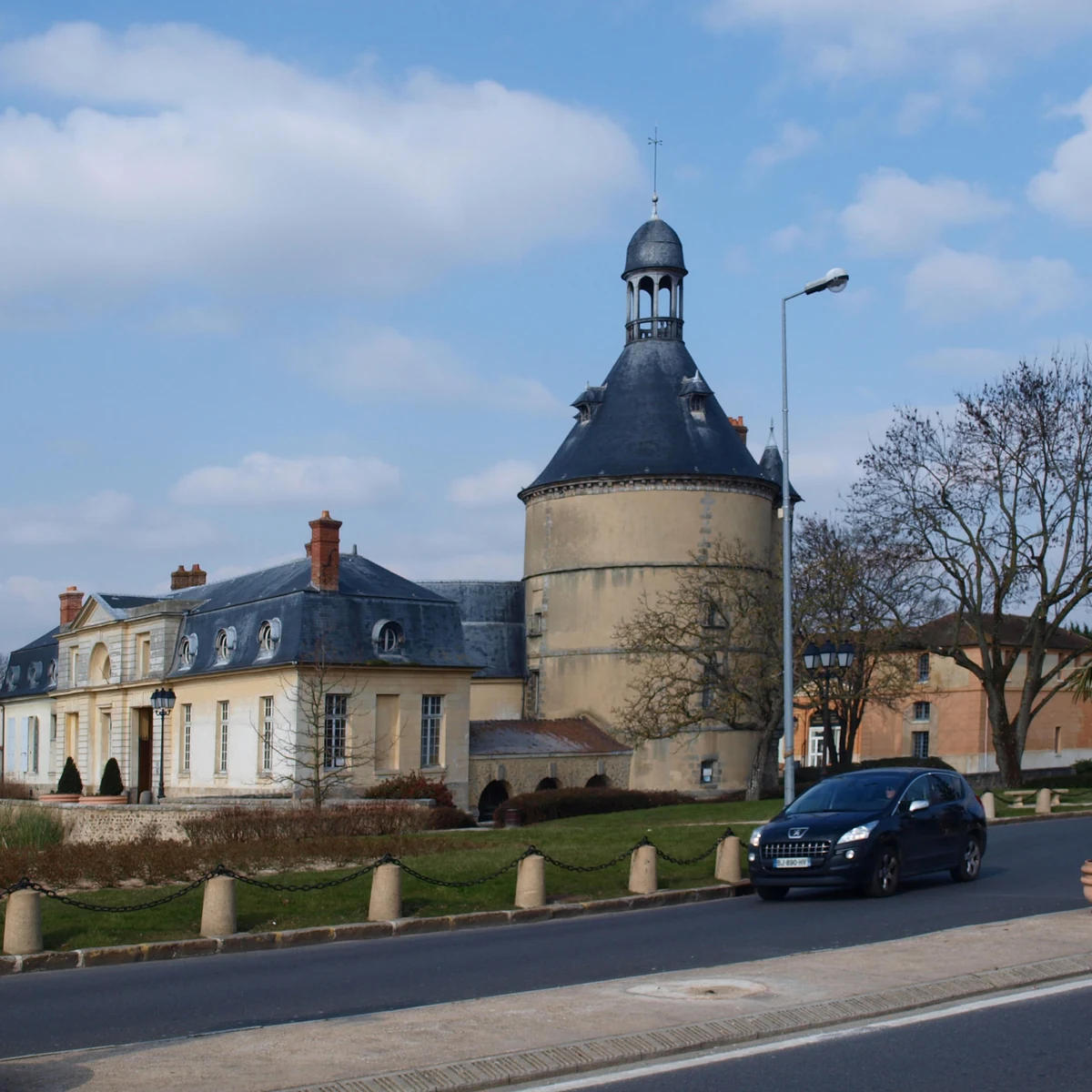 https://maison-cloteaux.fr/wp-content/uploads/2026/07/sainte-genevieve-des-bois.webp